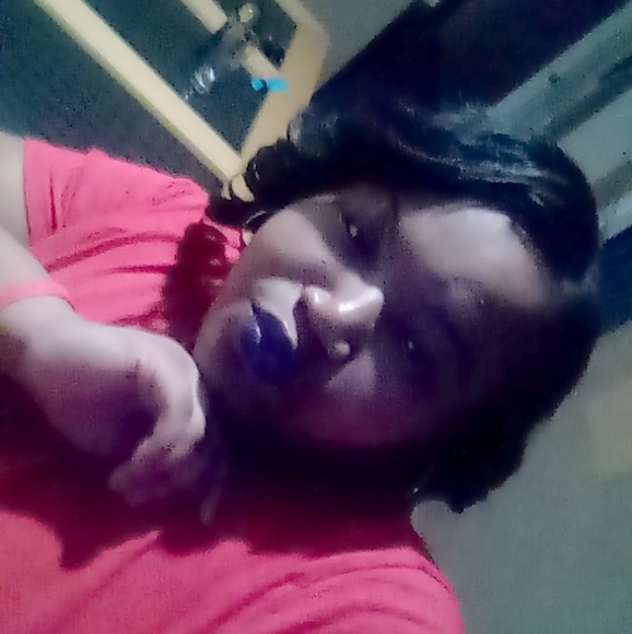 Meet your Posher, Lyn - Picture 2 of 2